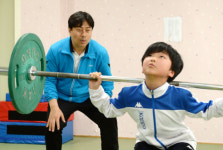 <선생님 선생님 우리 선생님>장애제자 위해 특별 역도 훈련법 공부… 스타로 키워