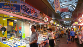 백화점·대형마트 매출 6~9%↑… 전통시장 20%↓