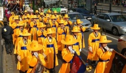 남이장군 사당제… 1123명 도심 행진