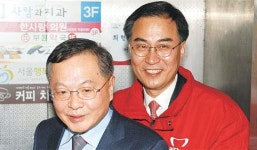 선거사무소 개소식에 거물 초청 경쟁