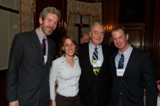 케네디 특보출신 90세 前의원 “동성男 사랑해 결혼”