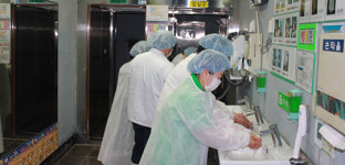 <100세 시대 ‘식·의약 안전’>영세 식품업체엔 새 위생기준… ‘HACCP 死角’ 없앤다
