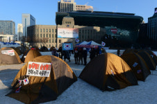 ‘탄핵 반대’ 서울광장 농성