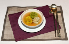 <정재덕 셰프의 사계절 건강 밥상>복주머니 만두, 만두피 오므려 부추로 ‘돌돌’ … 입안에 福 터졌네~