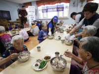 반도건설, 원주 노인요양시설 상애원과 노숙인복지시설 원주복지원 등서 삼계탕 봉사