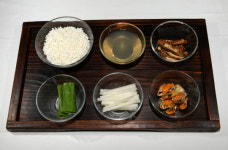 <정재덕 셰프의 사계절 건강 밥상>가을무 홍합밥, 무와 홍합 ‘완벽 궁합’ 밥속에 스며든 바다맛