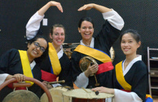 <파란 눈의 국악인들>“누구나 즉흥적으로 어울려 노는 國樂… 그 매력에 끌렸어요”