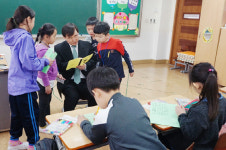 <선생님 선생님 우리 선생님>“여덟 살 버릇, 평생 간다”… 식습관· 인사예절 일일이 잡아줘
