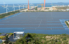 새만금 개발계획 유지하고 ‘태양광·풍력 발전단지’ 추가 조성