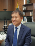 <내일을 예약해 두었습니다>이재수 춘천시장 “市에만 장애인 49명 근무… 내년에도 10명 더 뽑을 것”