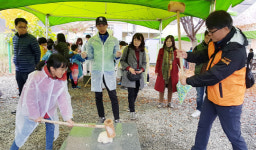 <선생님 선생님 우리 선생님>놀이로 인성수업, 지역 돌며 문화체험… 아빠 같은 ‘소통 대장’