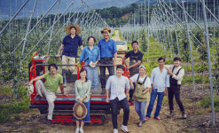 < Fifty+ >30년 학원사업 접고 귀농… 친환경 사과 ‘애플 CEO’로