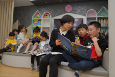 저녁 8시까지 ‘무료돌봄’, 입·퇴실 문자 전송… 보육특구 ‘1번지’