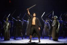 대형 뮤지컬, 규모·작품성 ‘세계적 수준’…돈은 스타·해외원작자 차지