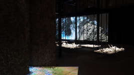 <정준모의 미술동네 설설>난민 700명 수장된 배… 아무 설명 없이 작품으로 전시  논란