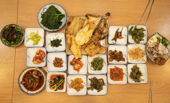 <편식주의자의 미식여행>알싸한 홍어찜·18찬 아침밥상…입 속의 ‘맛 잔치’