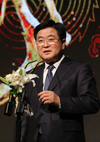 한국프로축구연맹 제13대 총재 선거, 권오갑 현 총재가 단독 입후보... 사실상 4선의 전망 에 대한 기사를 읽은 후에 제목을 만들어보면 좋을 것 같습니다.