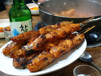 <이우석의 푸드로지>꼬치구이, 불과 꼬챙이에서 시작된 ‘태고의 맛’
