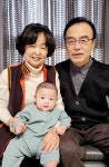 <사랑합니다>눈코도 예쁘고 발가락도 예쁘고… 웃는 소리가 꽃동산이다