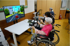 수원보훈요양원, 입소 어르신 인지 재활 위한 첨단 기기 도입... “흥미 유발해 만족감 높아”
