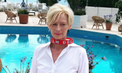 <제74회 칸영화제 폐막식>틸다 스윈턴의 개들, ‘팜독’ 목걸이