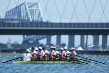 수상경기장엔 굴 서식… 철인3종 해변선 악취가…