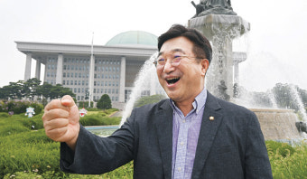 <파워인터뷰>윤호중 “180석은 헌법틀 안에서 개혁하란 뜻…103석 정당 인정하고 국회 운영해야”
