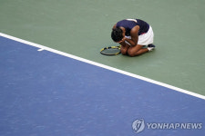 ‘10대 돌풍’ 페르난데스, US오픈 테니스 4강행