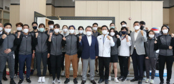 윤홍근 빙상연맹회장 선수촌방문, 동계올림픽 훈련 국대 선수 격려