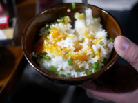 김치 올려 한술… 김에 싸 또 한술… ‘갓 지은 밥’의 힘