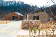 구로구 ‘천왕산 책쉼터’ 개관… 3000여권 비치, 카페 등 조성