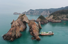 기기묘묘한 해안절벽과 칼바위… 시간이 멈춘 섬에서 찾은 ‘옛날식 여행’