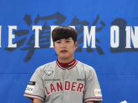 친정으로 돌아온 SSG 김민식 “나에겐 기회, 열심히 할 것”