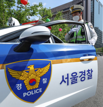만취 중학생, 순찰차 위에 올라가 난동…경찰 설득에 내려와