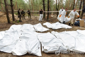 러시아 물러간 뒤 “시신 450구·고문실 10개 발견”