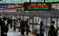 화물연대, 5개월만에 또 무기한 총파업… 광양·평택항 봉쇄