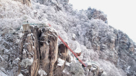 장비 없이 단숨에 닿은 雪山… 구름다리 아래 아찔한 ‘눈꽃 세상’[박경일기자의 여행]