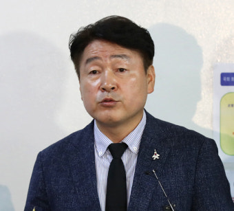 검찰, ‘라임’ 김봉현에 금품수수 혐의 민주당 기동민·이수진 불구속기소
