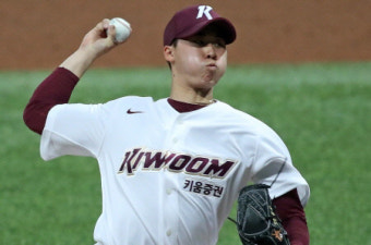 키움 장재영·김건희, MLB 타자 상대로 ‘투·타’