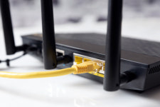 호텔방 인터넷 공유기가 ‘몰카’였다니…수백명 불법 촬영 30대 구속