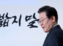 與 “이재명의 ‘개딸, 내부공격 자제’ 호소는 쇼”