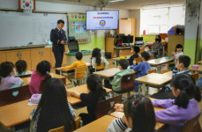 외국인 학생에 ‘특별한 수업’… “한국어 잘하면 경찰도 될 수 있어요”