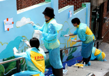 HDC현산, 용산구 한부모가정 빌라 담장에 벽화그리기 봉사