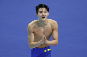 [속보]김우민, 자유형 400m 금메달...대회 3관왕 위업 달성