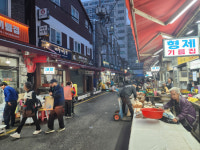 한때 ‘개고기’ 유명했던 모란시장, 깨볶는 냄새 가득 ‘기름 골목’ 변신[우리 동네 ‘히든 챔피언’]