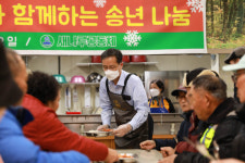 이형일 통계청장, 사회복지시설 방문…배식봉사 활동