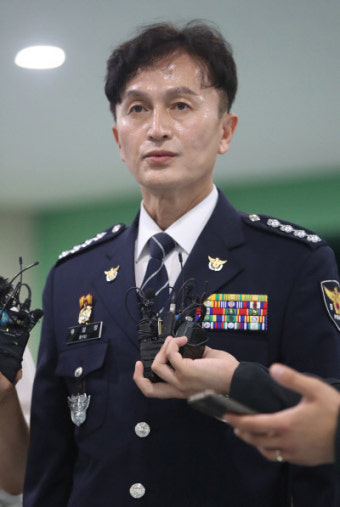 민주 3호 인재는 ‘총경회의 주도’ 류삼영 전 총경… 국힘 “황운하 속편, 출마하려 항명했나”