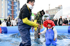올해도 ‘대게’로 승부 겨룬다…이웃 울진군·영덕군 1주 간격으로 축제