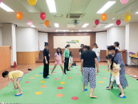 롱핌숏핌핑퐁패밀리 | 한국어 서툰 엄마와 기차놀이·로션놀이… 스킨십에 마음의 문 ‘활짝’ [아동권리옹호 Child First]