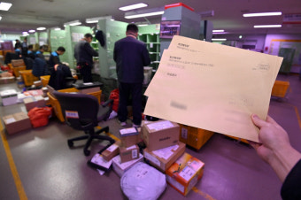 경찰, 의협 간부 첫 소환… 의사단체, 줄소송 반발
